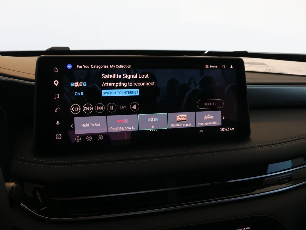 New 2027 HARBOR GRAY INFINITI Luxe AWD image 16