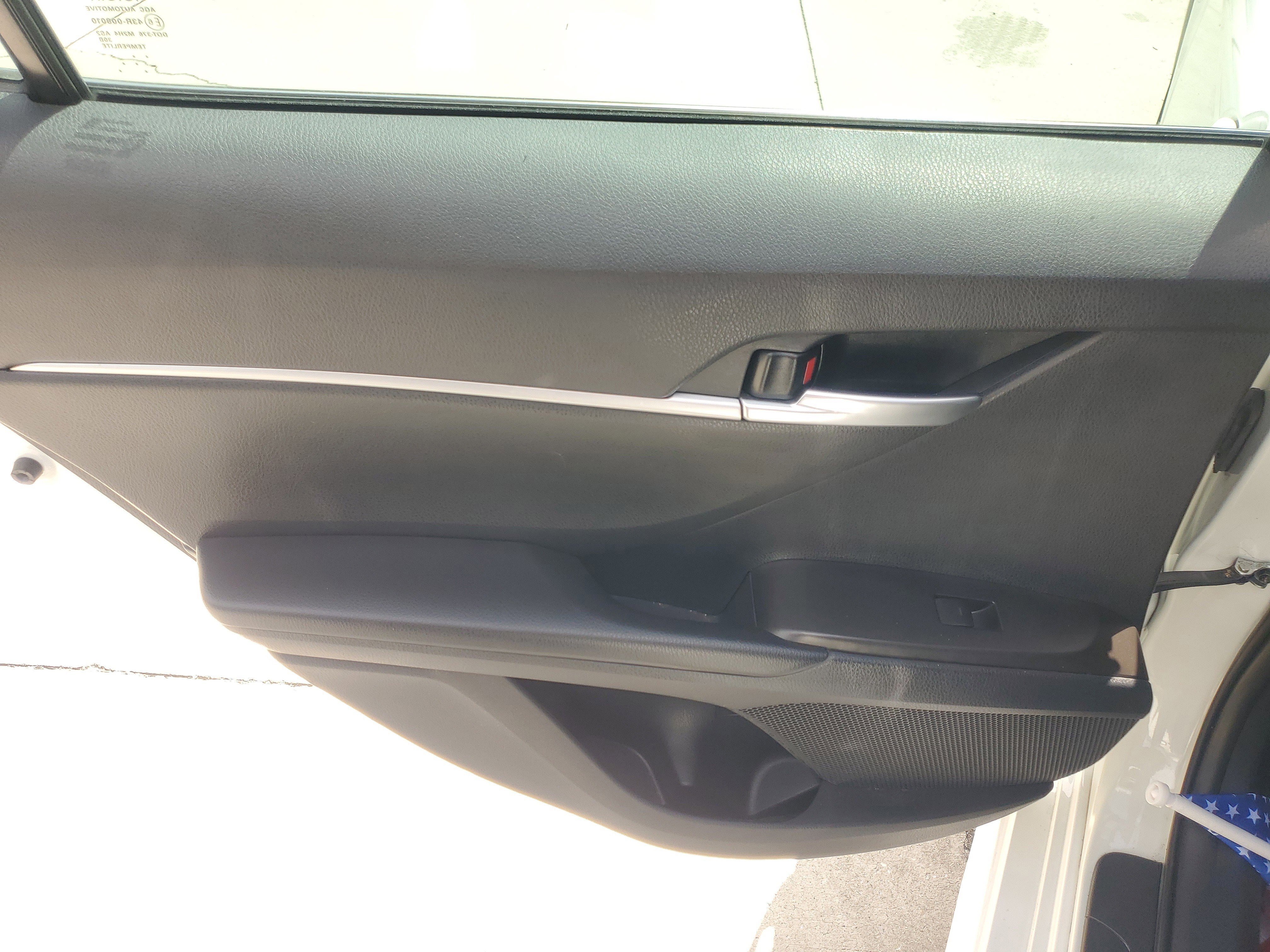 Used 2023 Ice Toyota SE image 14