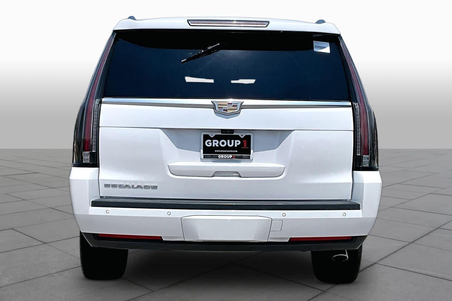 Used 2019 Crystal White Tricoat Cadillac Premium Luxury image 5