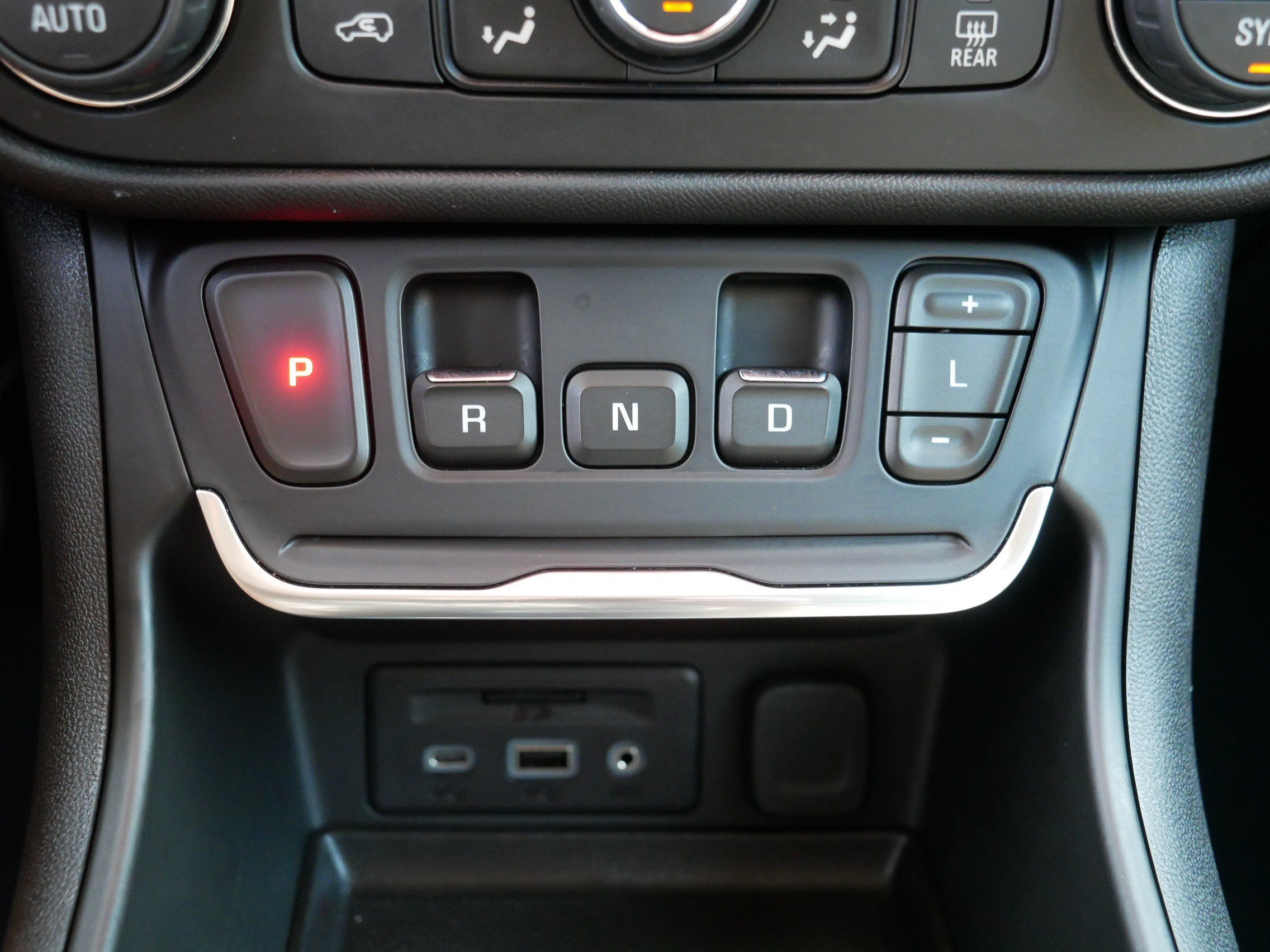 Used 2018 Summit White GMC SLT image 24