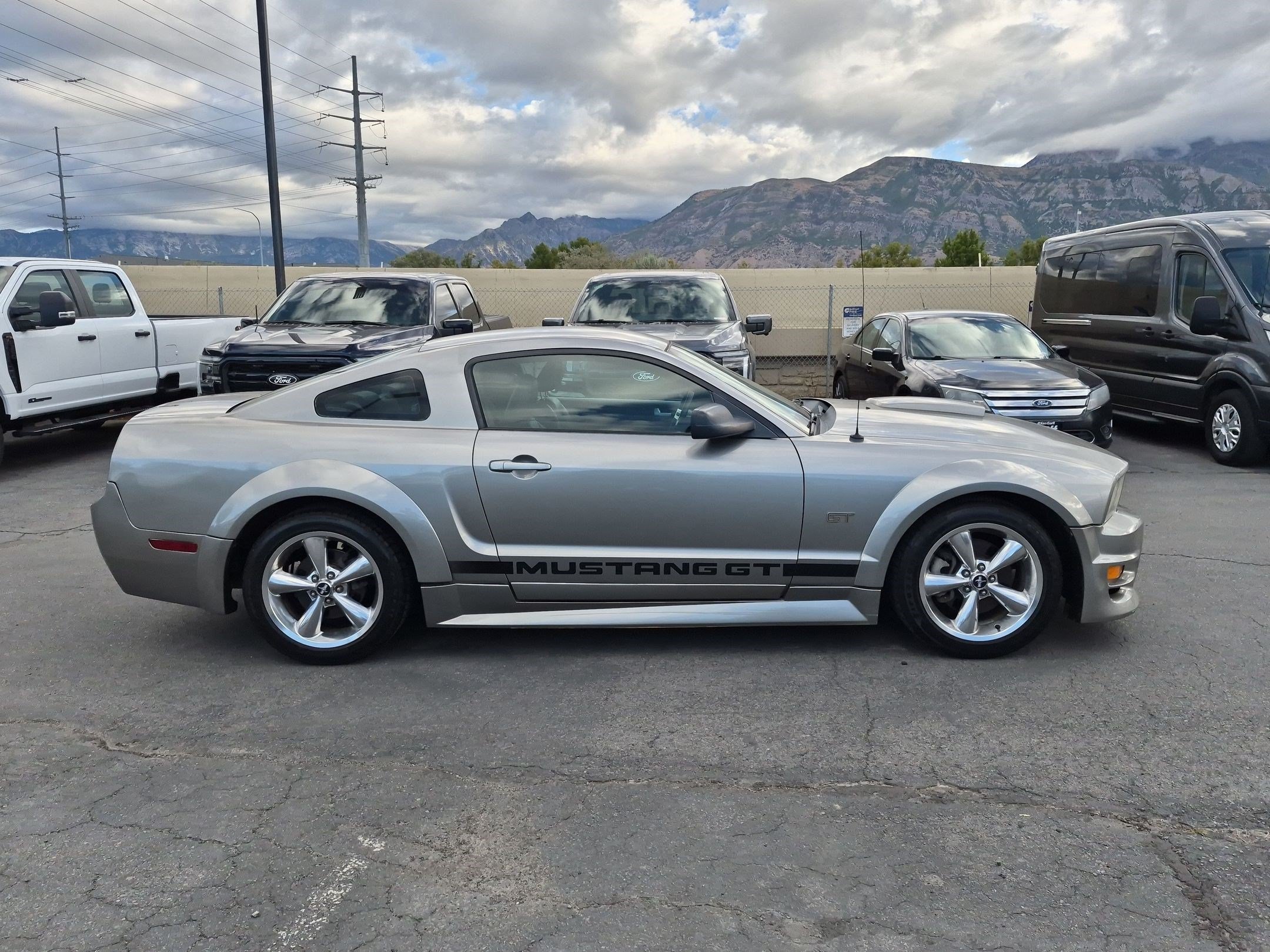 Used 2008 Alloy Clearcoat Metallic Ford GT Deluxe image 2