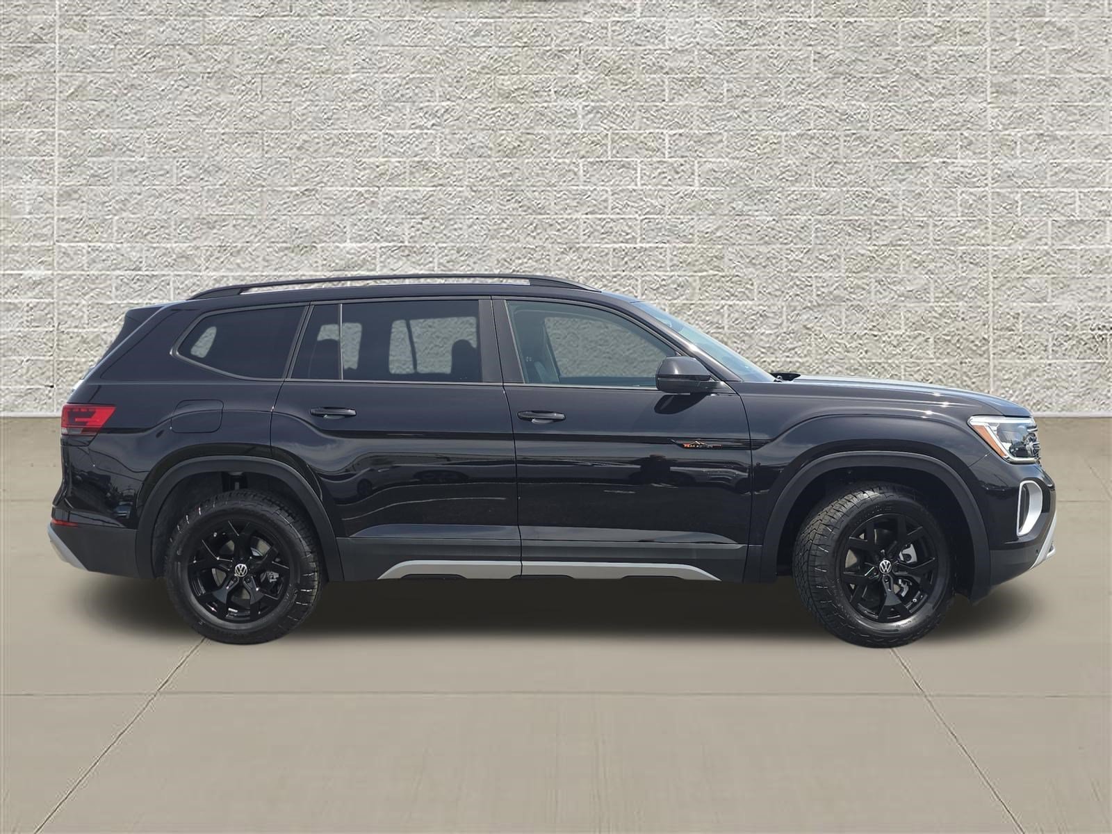 New 2026 Deep Black Pearl Volkswagen 2.0T Peak Edition image 8