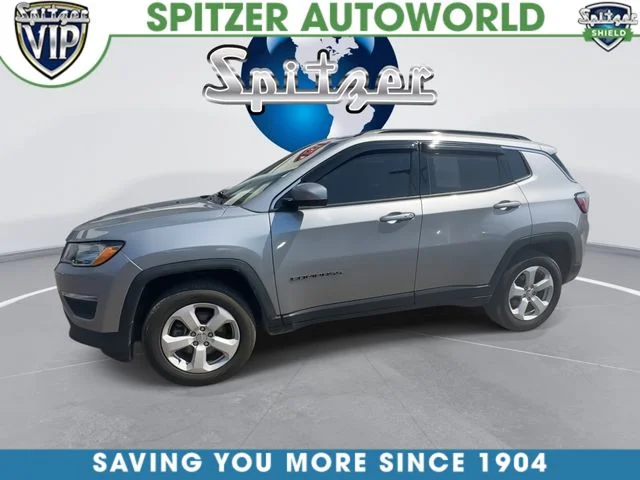Used 2018 Silver Jeep Latitude image 4