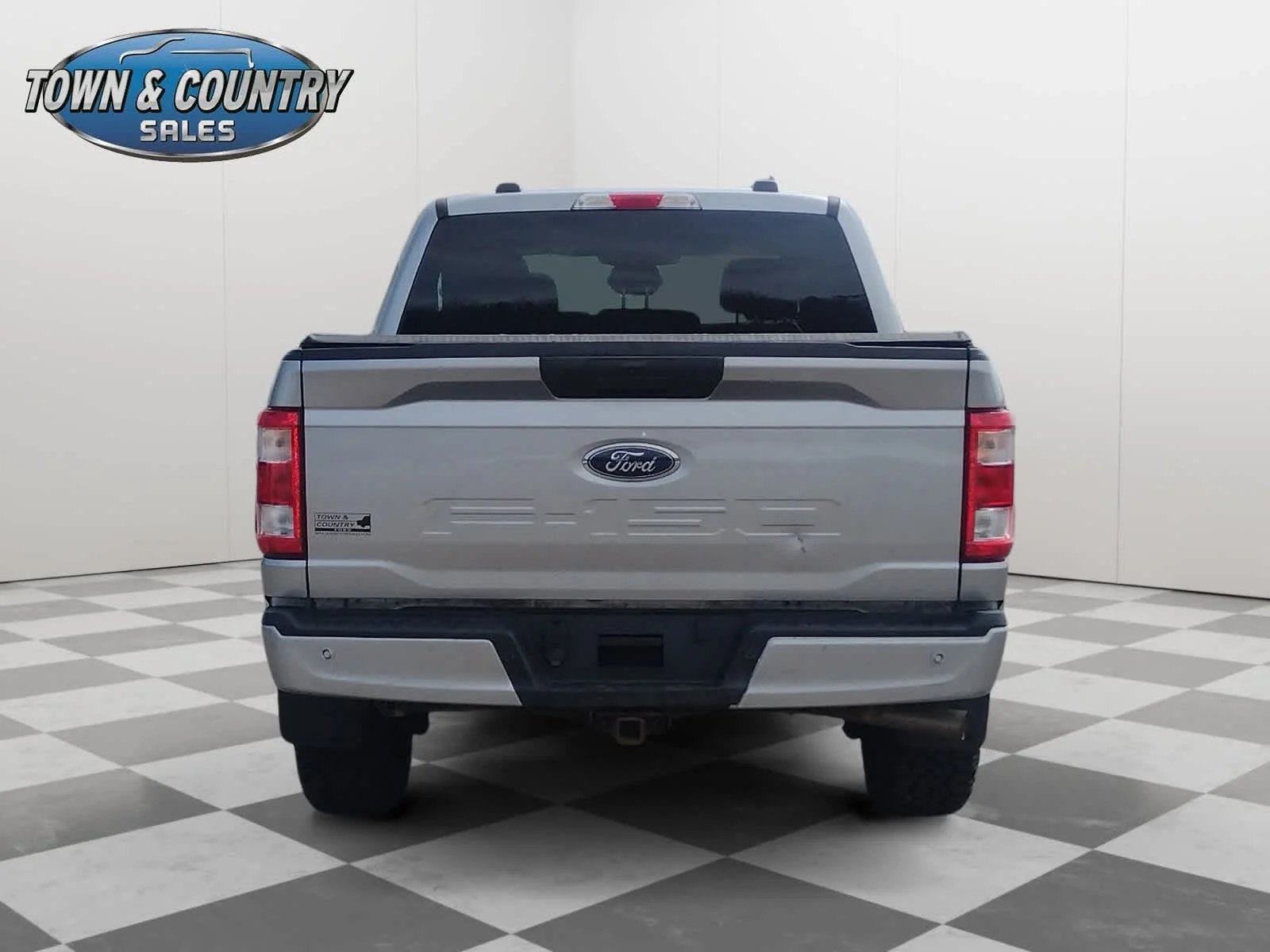 Used 2021 Iconic Silver Metallic Ford XL image 5