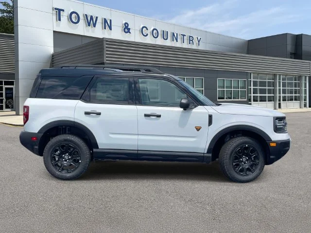 New 2026 Oxford White Ford Badlands image 3