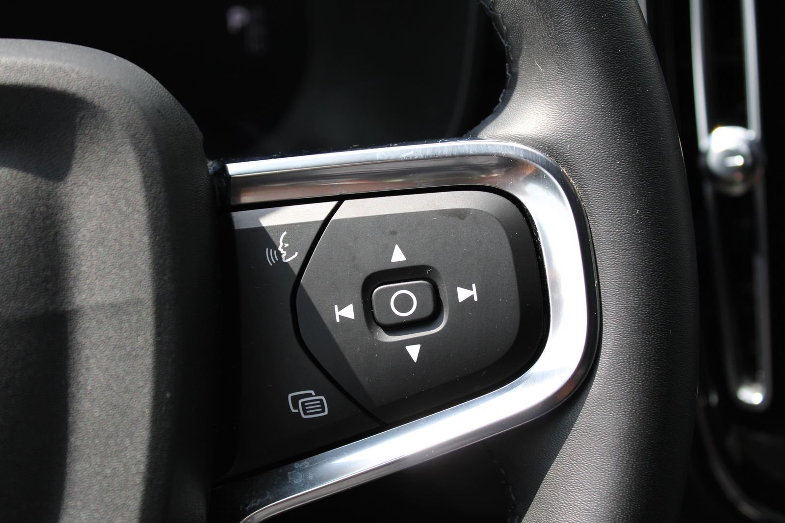 Used 2023 White Volvo Ultimate image 18