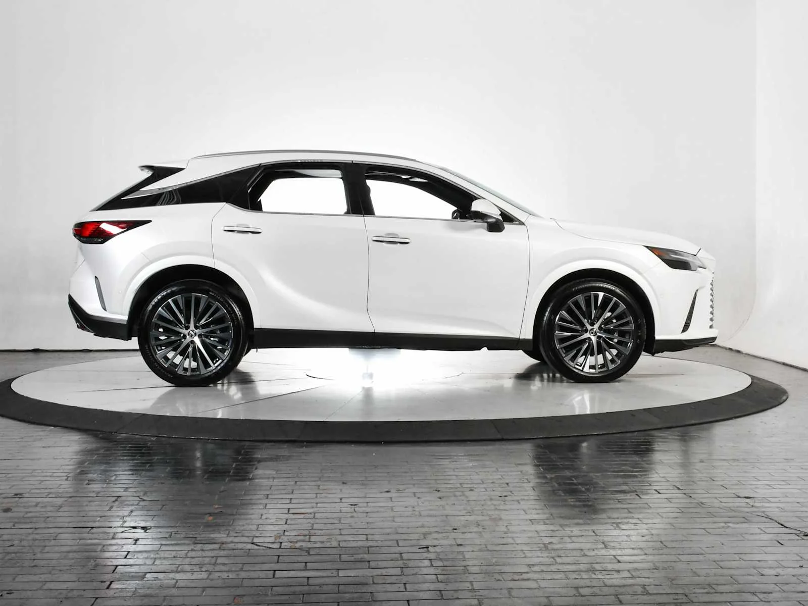 2025 Lexus RX 350 - Photo 8