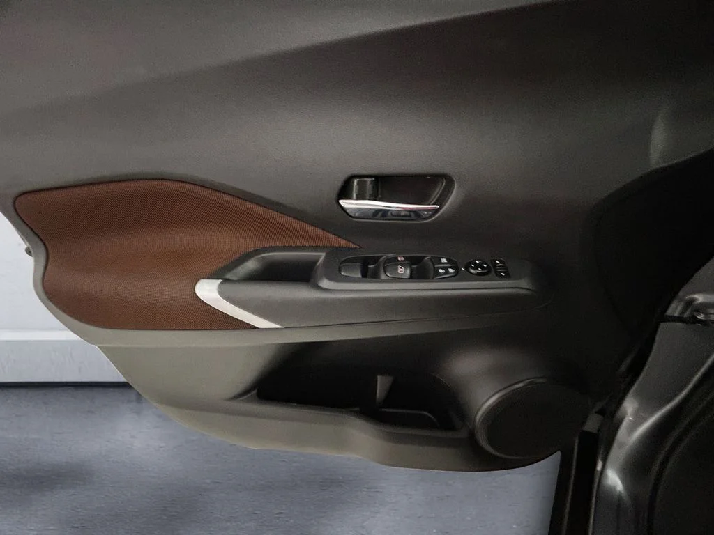 Used 2024 Gray Nissan SR image 12