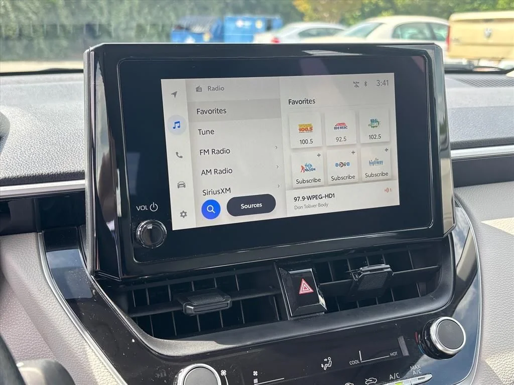Used 2024  Toyota L image 4