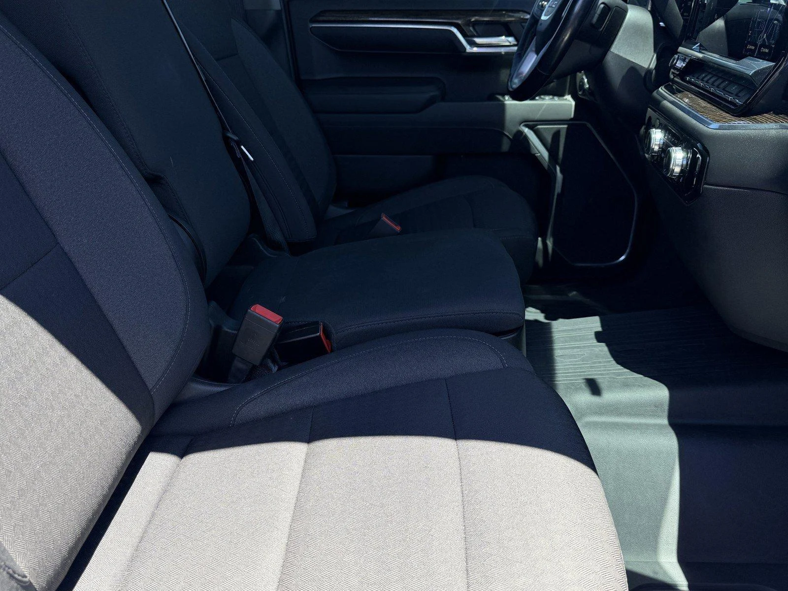 Used 2022 Summit White GMC Elevation image 8