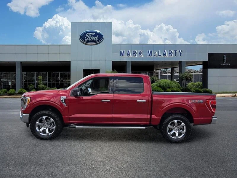 Used 2022 Red Metallic FORD XLT 4WD SUPERCREW 5.5