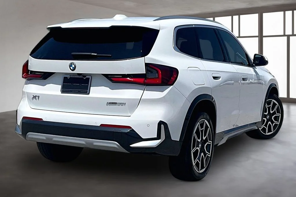 Used 2025 White BMW xDrive28i image 2