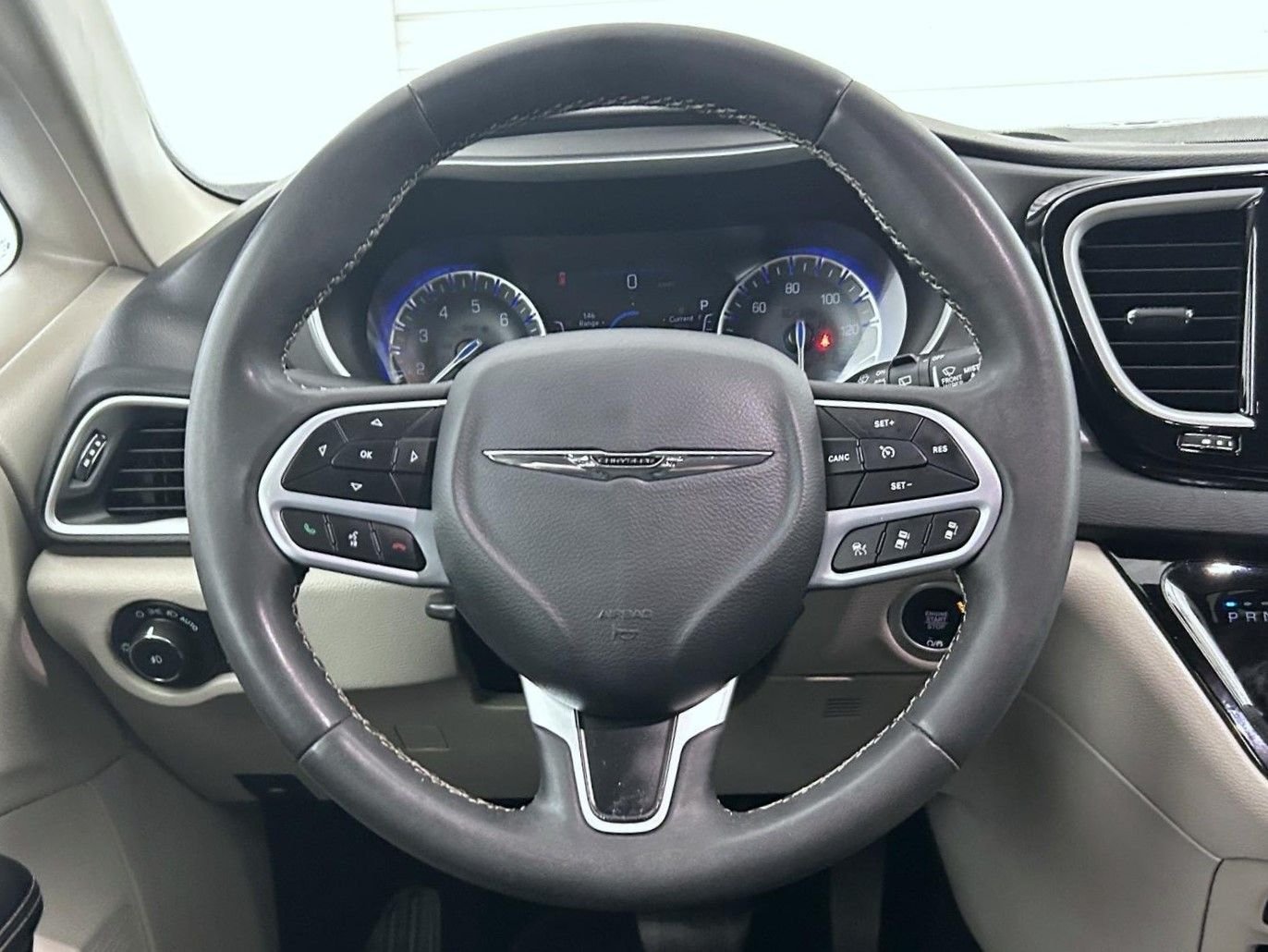 Certified Used 2022 White Chrysler Touring L image 11