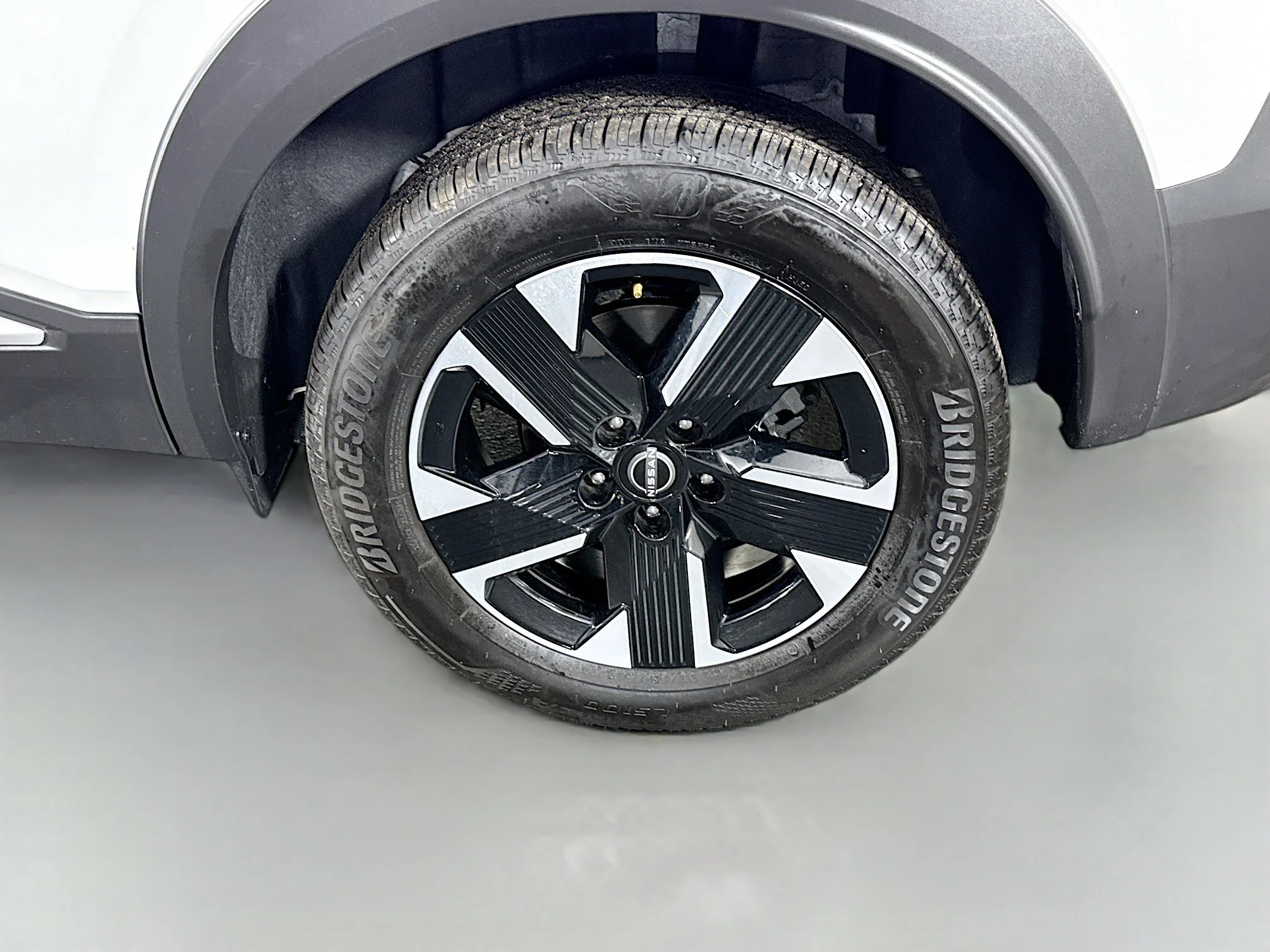 Used 2026 Aspen White Tricoat Nissan SR image 33