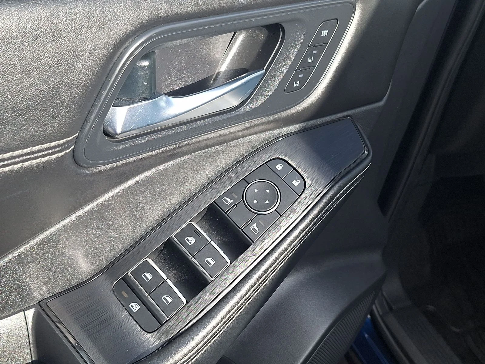 Used 2024 Blue Nissan SL image 11