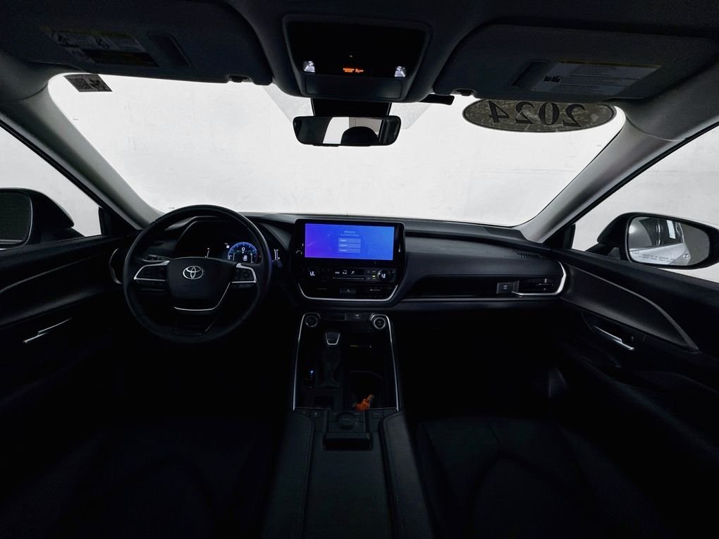 Used 2024  Toyota XLE image 40