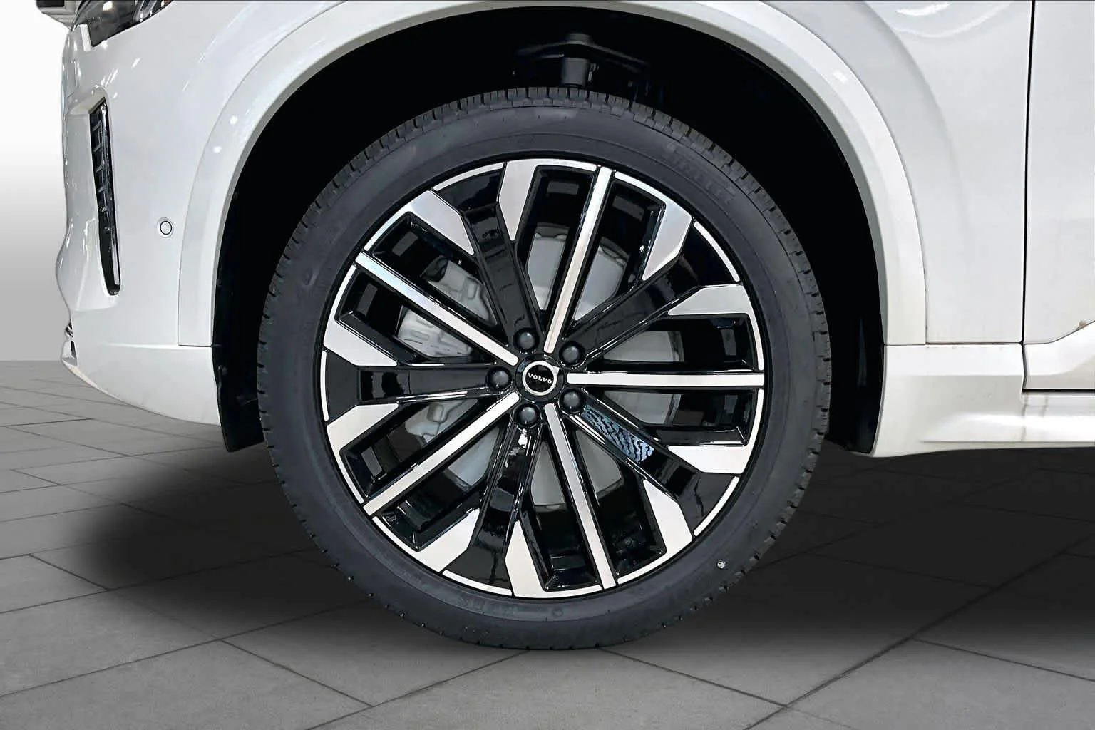 New 2026 Crystal White Volvo Ultra image 16