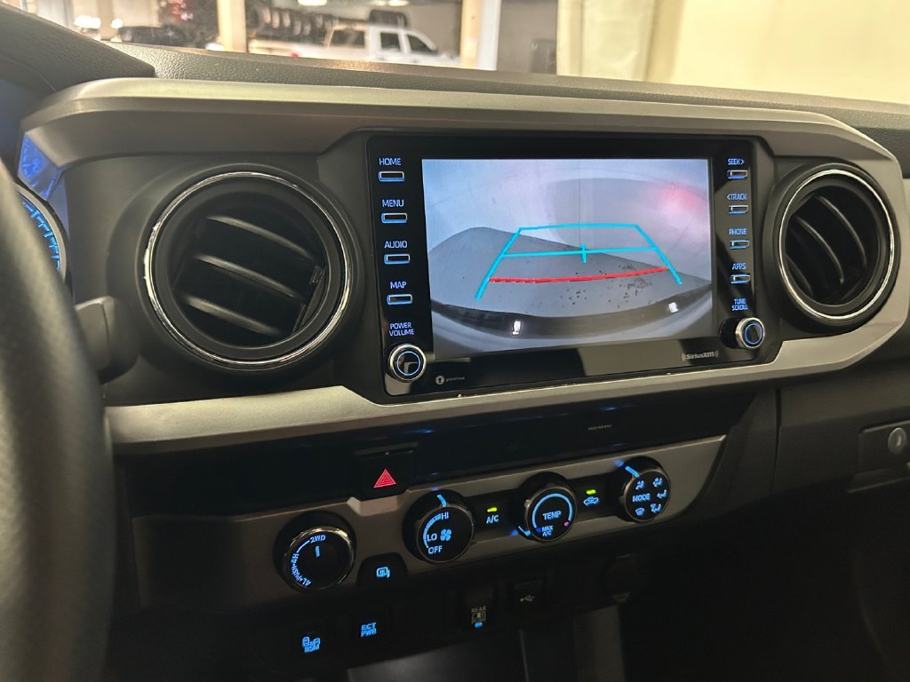 Used 2020  Toyota SR5 image 25