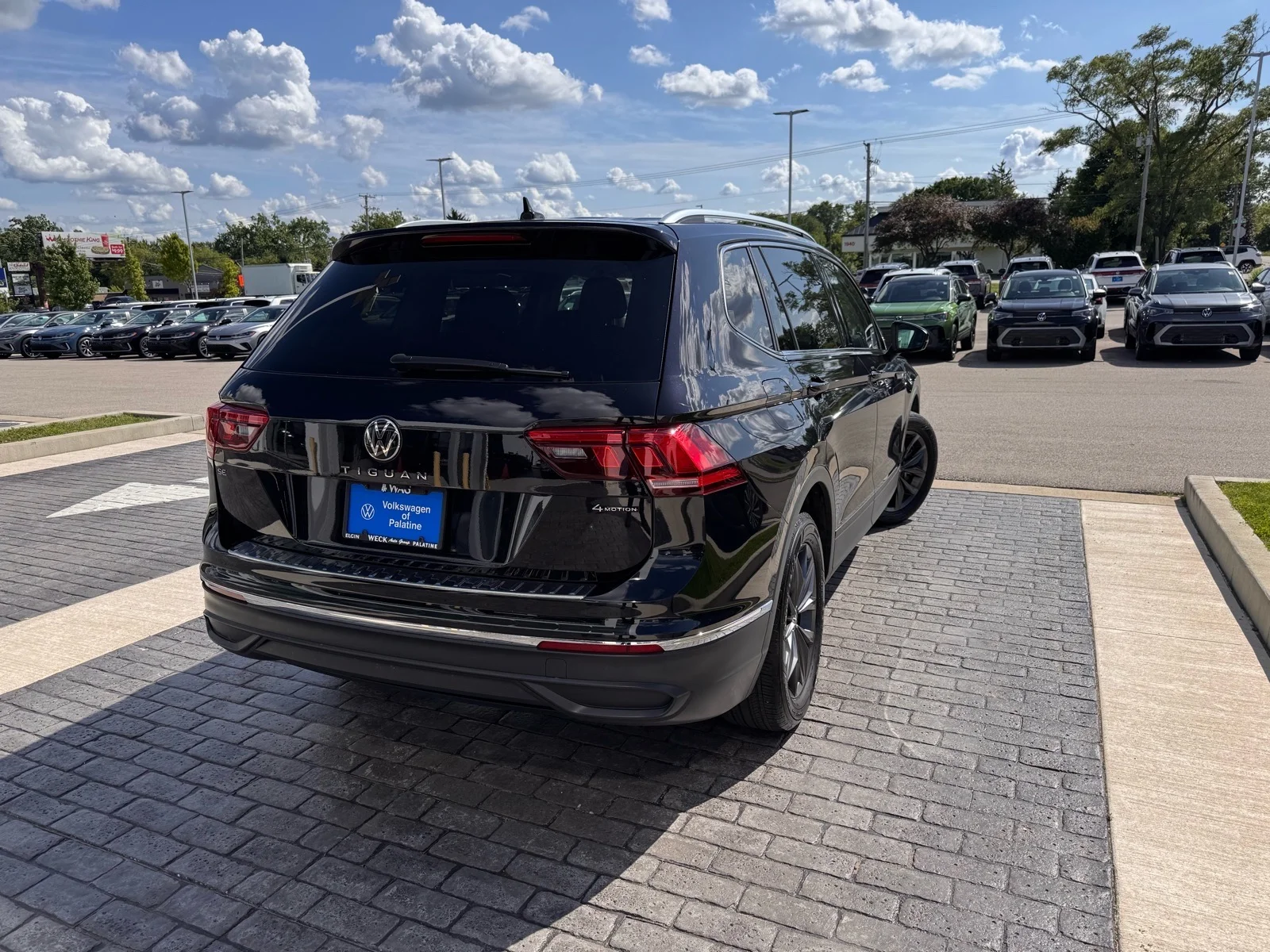 Used 2023 Black Volkswagen 2.0T SE 4MOTION image 7