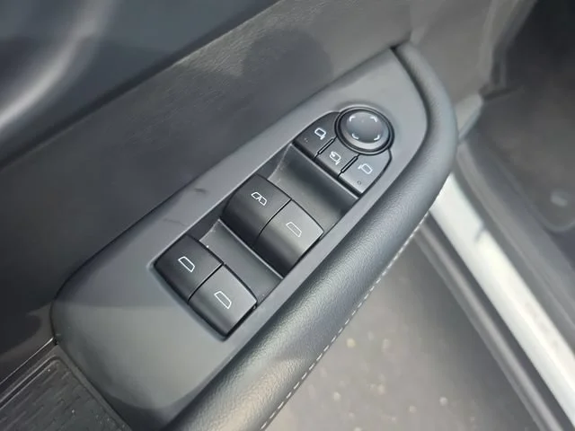 Used 2025 Summit White Buick Preferred image 12