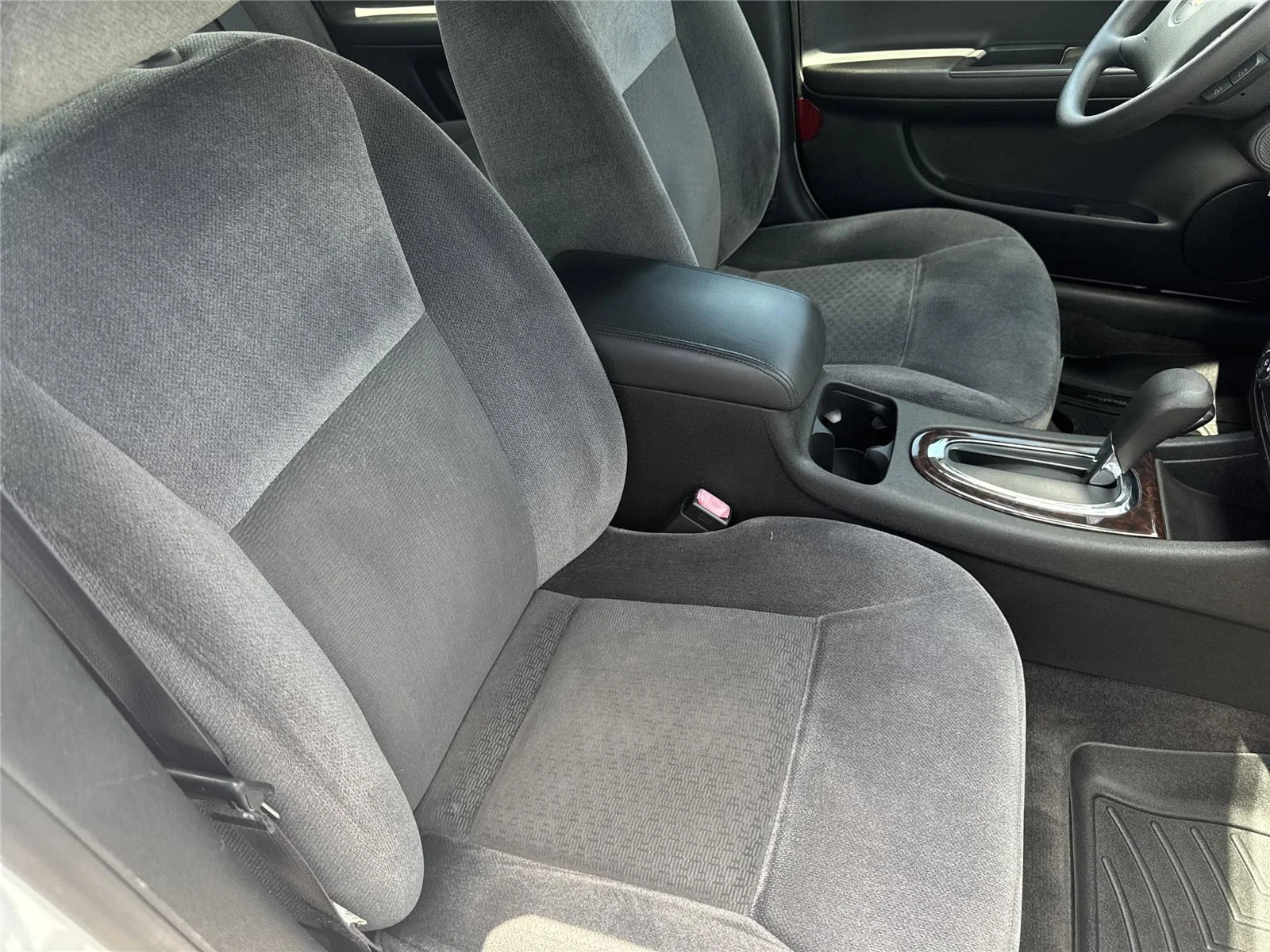 Used 2015 SUMMIT WHITE Chevrolet LT image 32