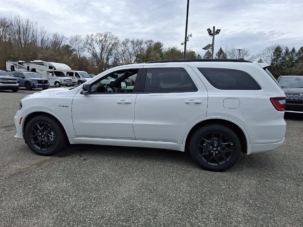 New 2026 White Knuckle Clear-Coat Exterior Paint Dodge GT Plus HEMI V8 image 5