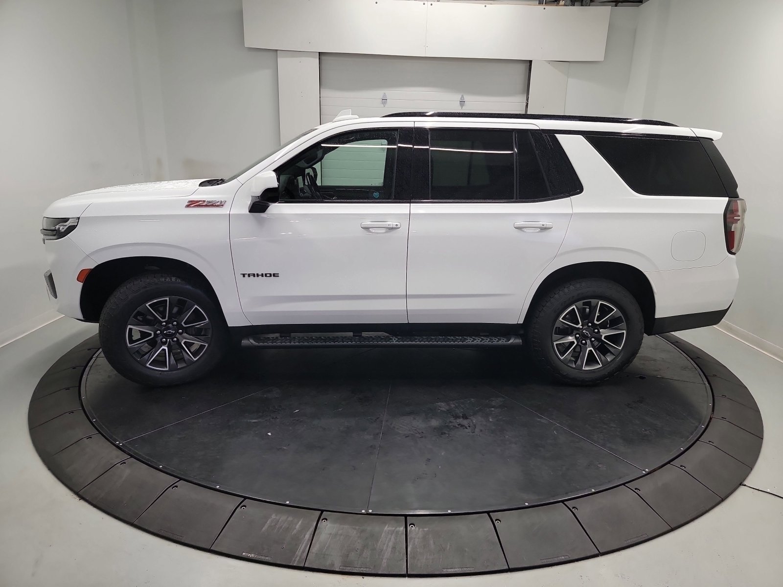 Used 2022 Summit White Chevrolet Z71 image 4