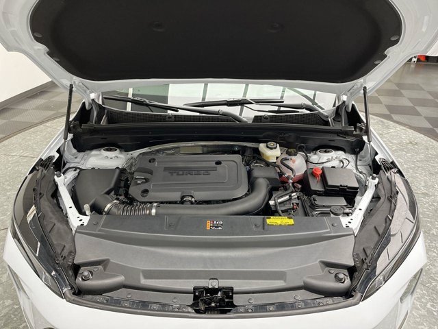 Used 2026 Iridescent White Tricoat Buick Sport Touring image 30