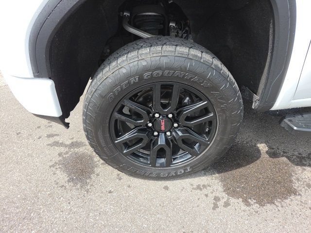 Used 2022 SUMMIT WHITE GMC Elevation image 10