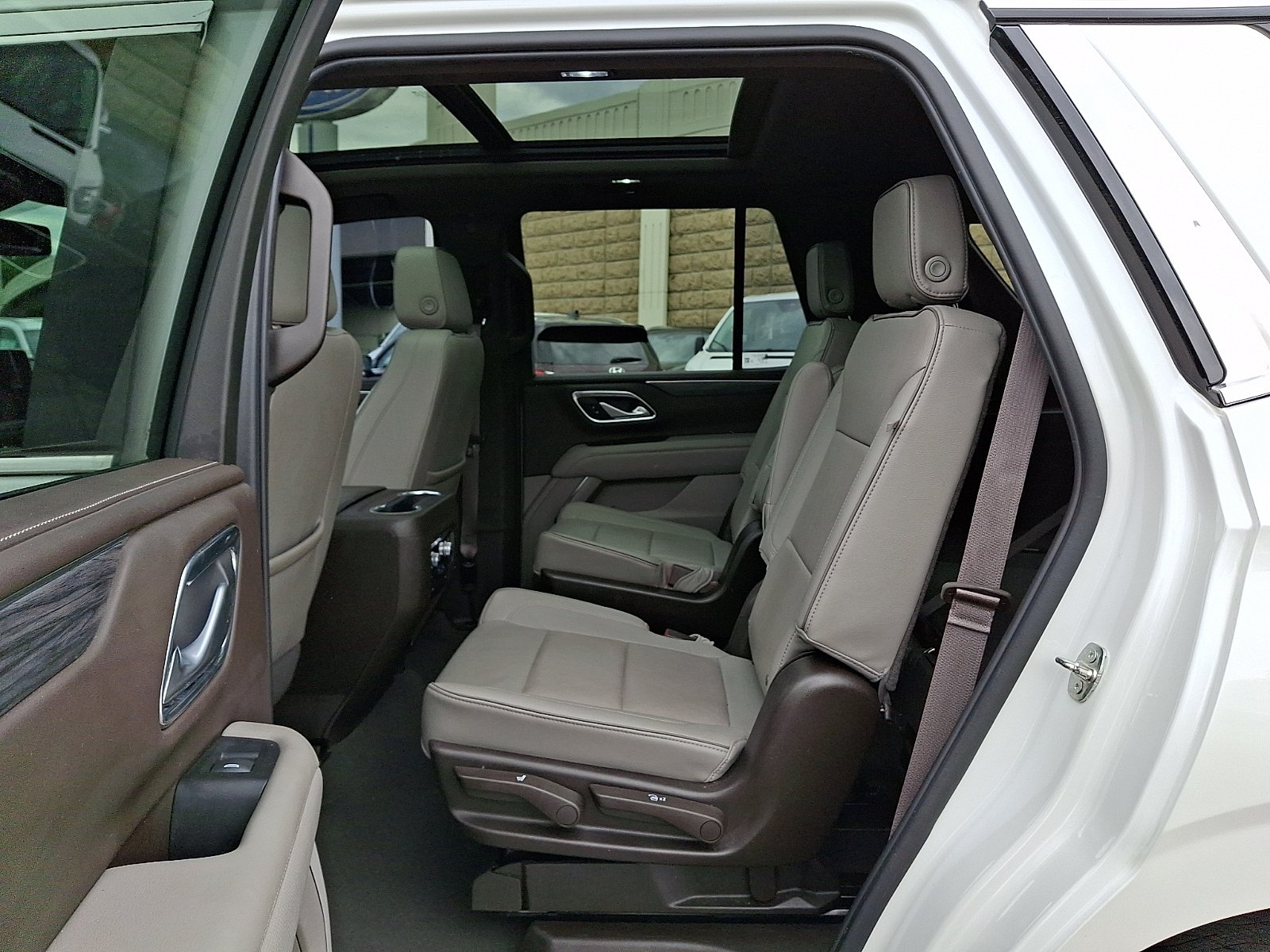 Used 2022 White Frost Tricoat - G1W GMC 4WD SLT image 10
