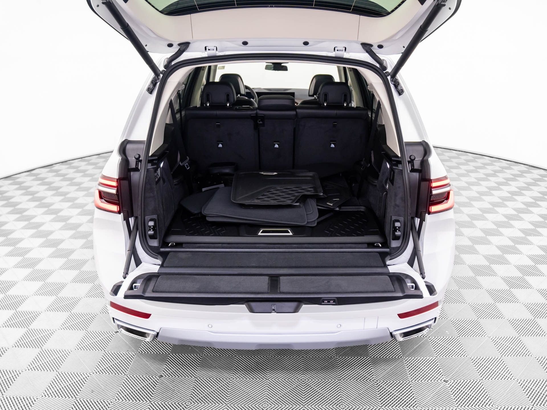 New 2026 Mineral White Metallic BMW xDrive40i image 28