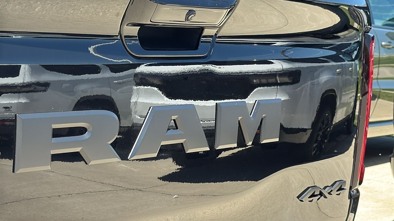 New 2026 Diamond Black Crystal Pearl-Coat Exterior Paint RAM Laramie image 12
