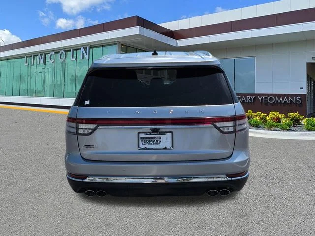 Used 2021 Silver Lincoln Reserve image 5