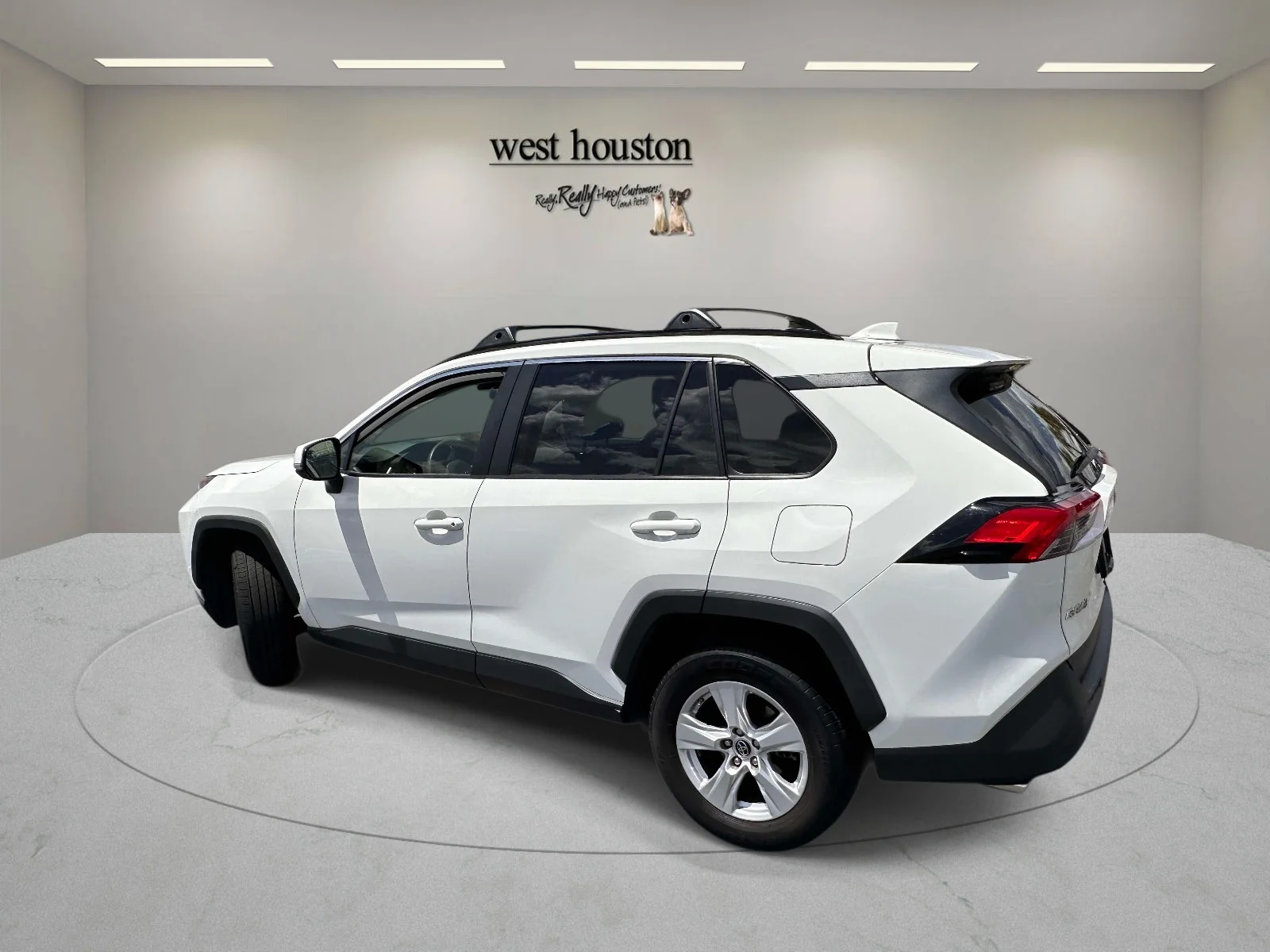 Used 2019 White Toyota XLE image 9