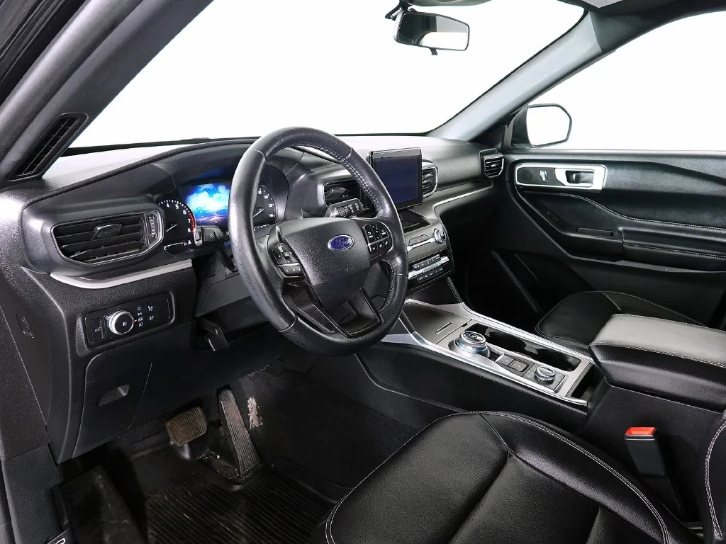 Used 2020 Black Ford XLT image 11