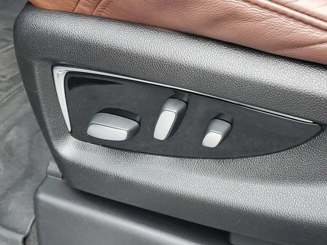 Used 2019 SHADOW METALLIC Cadillac Luxury image 8