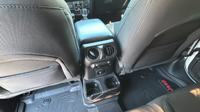 Used 2020 White Jeep Overland 4x4 image 21