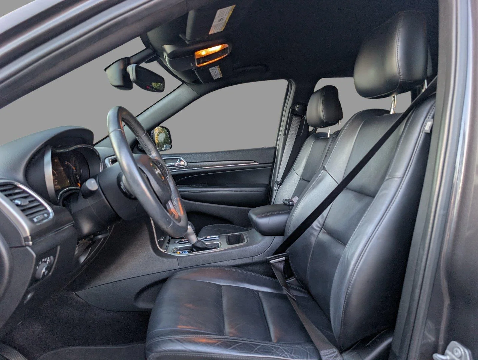 Used 2018 Granite Crystal Metallic Clearcoat Jeep Limited image 16