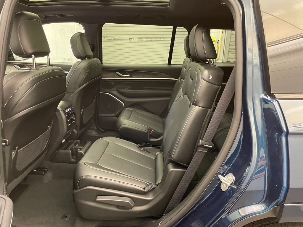 New 2026 Fathom Blue Pearl-Coat Exterior Paint Jeep Limited Reserve image 18