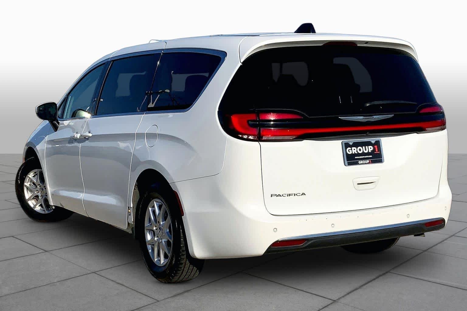 Used 2023 Bright White Clearcoat Chrysler Touring L image 12
