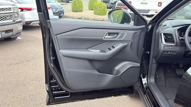 New 2026 Black Nissan Platinum image 8