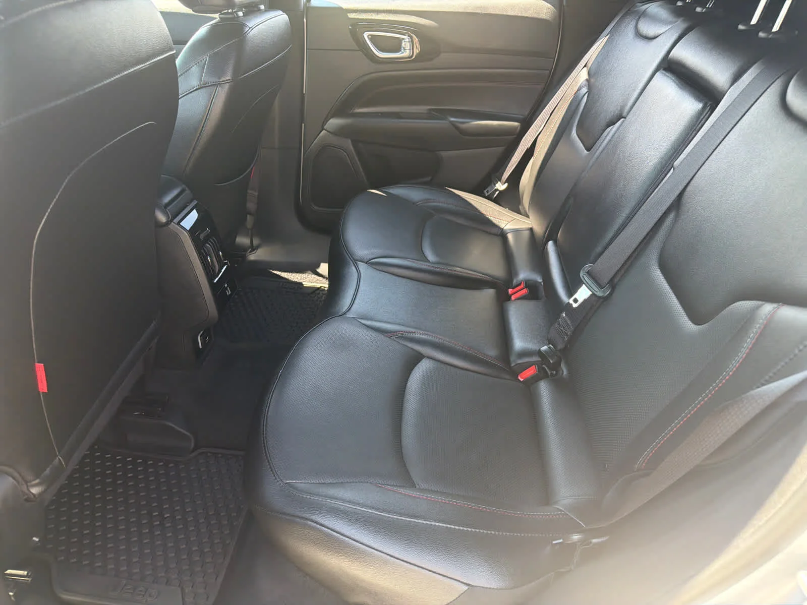 Used 2025 Silver Zynith Metallic Clearcoat Jeep Trailhawk image 12