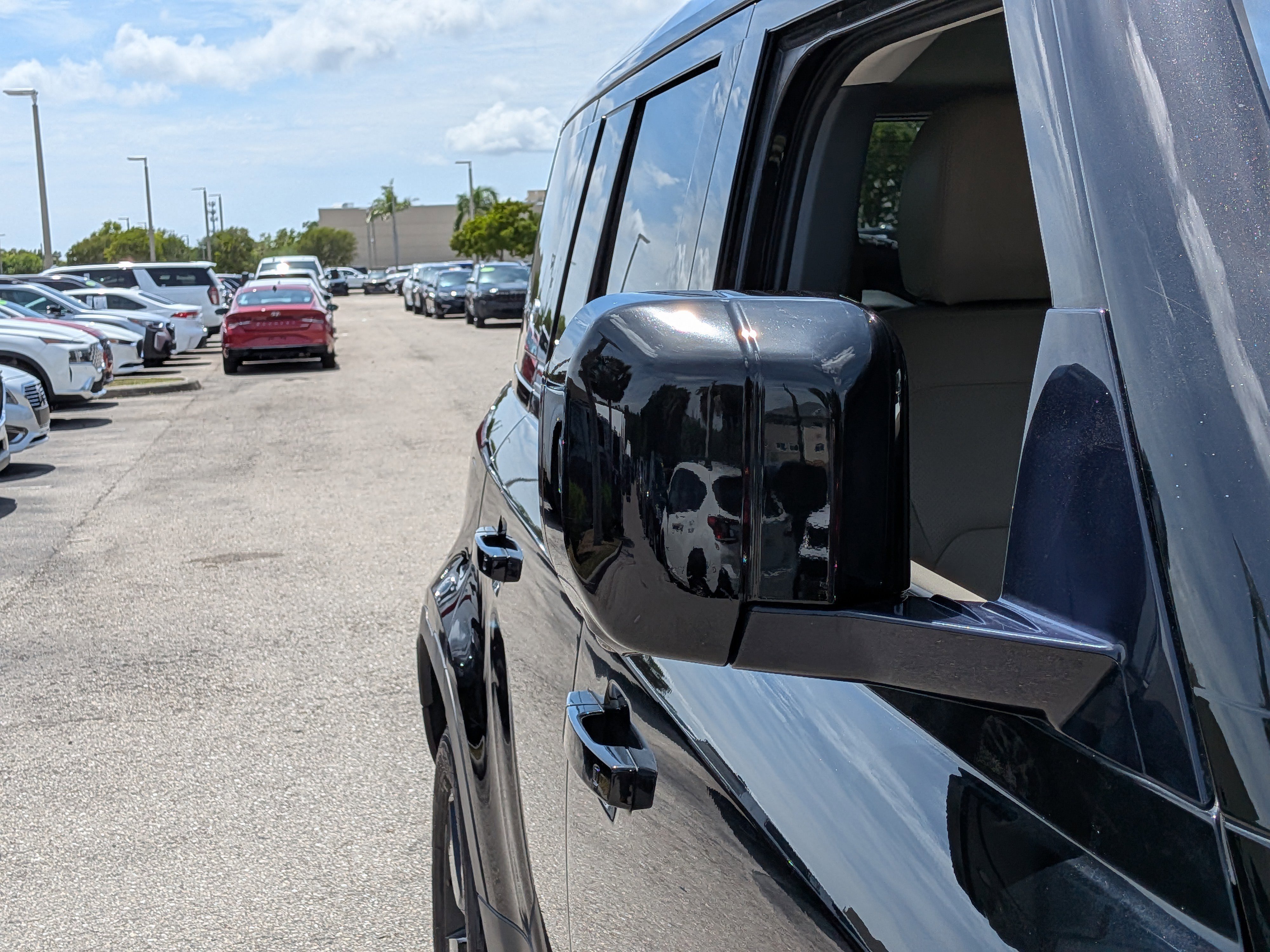 Used 2022 Santorini Black Metallic Land Rover SE image 12