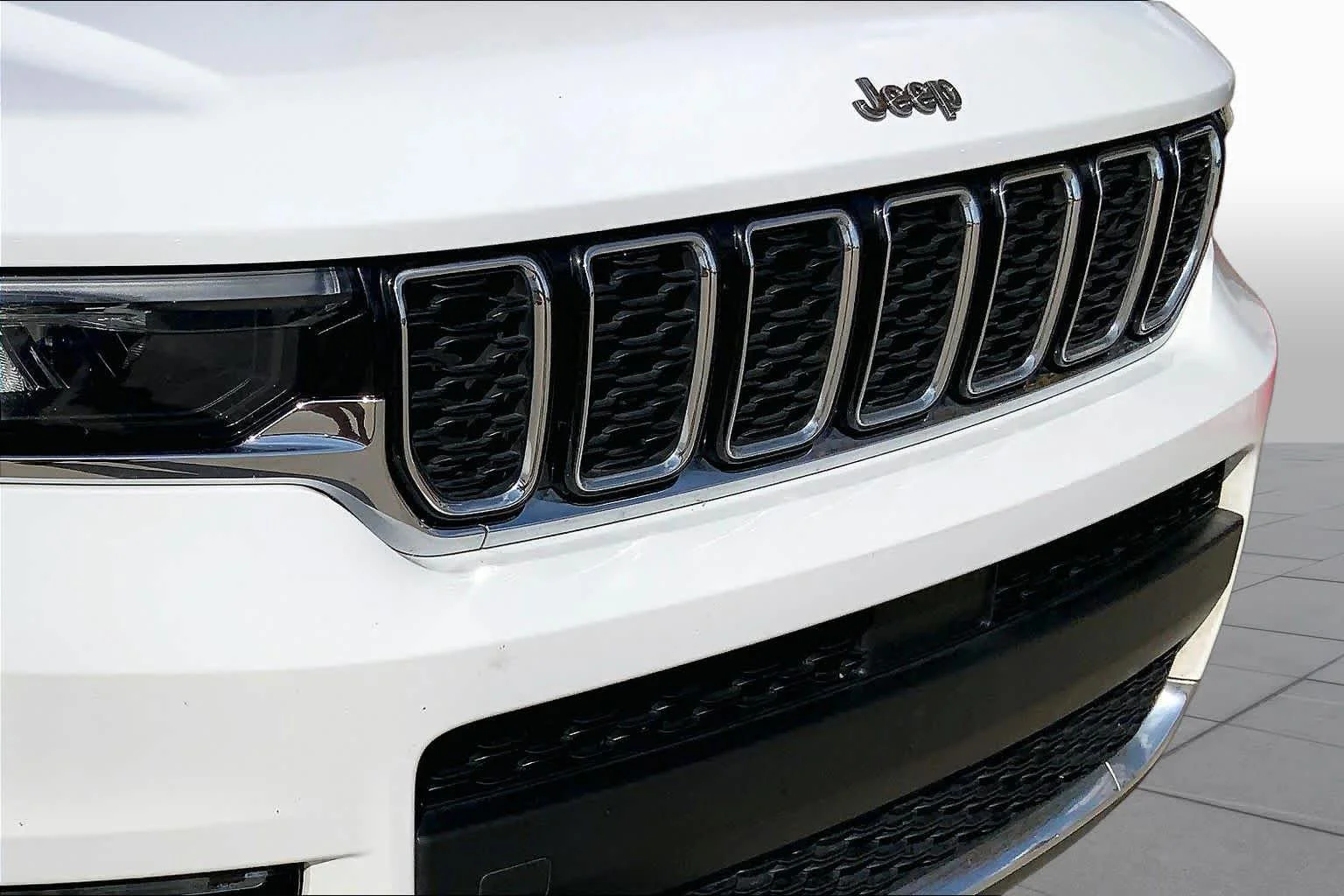 Used 2021 Bright White Clearcoat Jeep Limited image 31