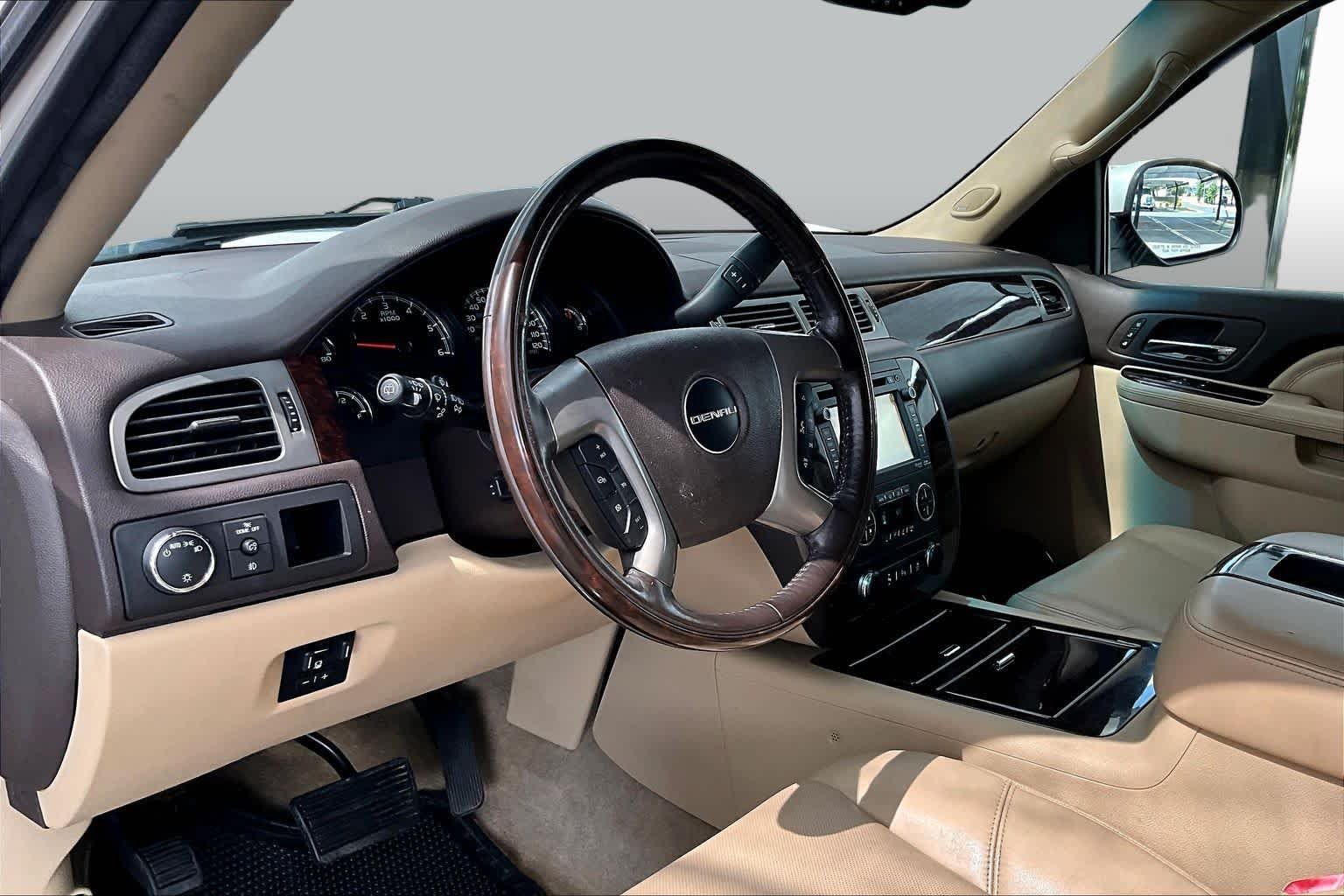 Used 2012 White Diamond Tricoat GMC Denali image 17