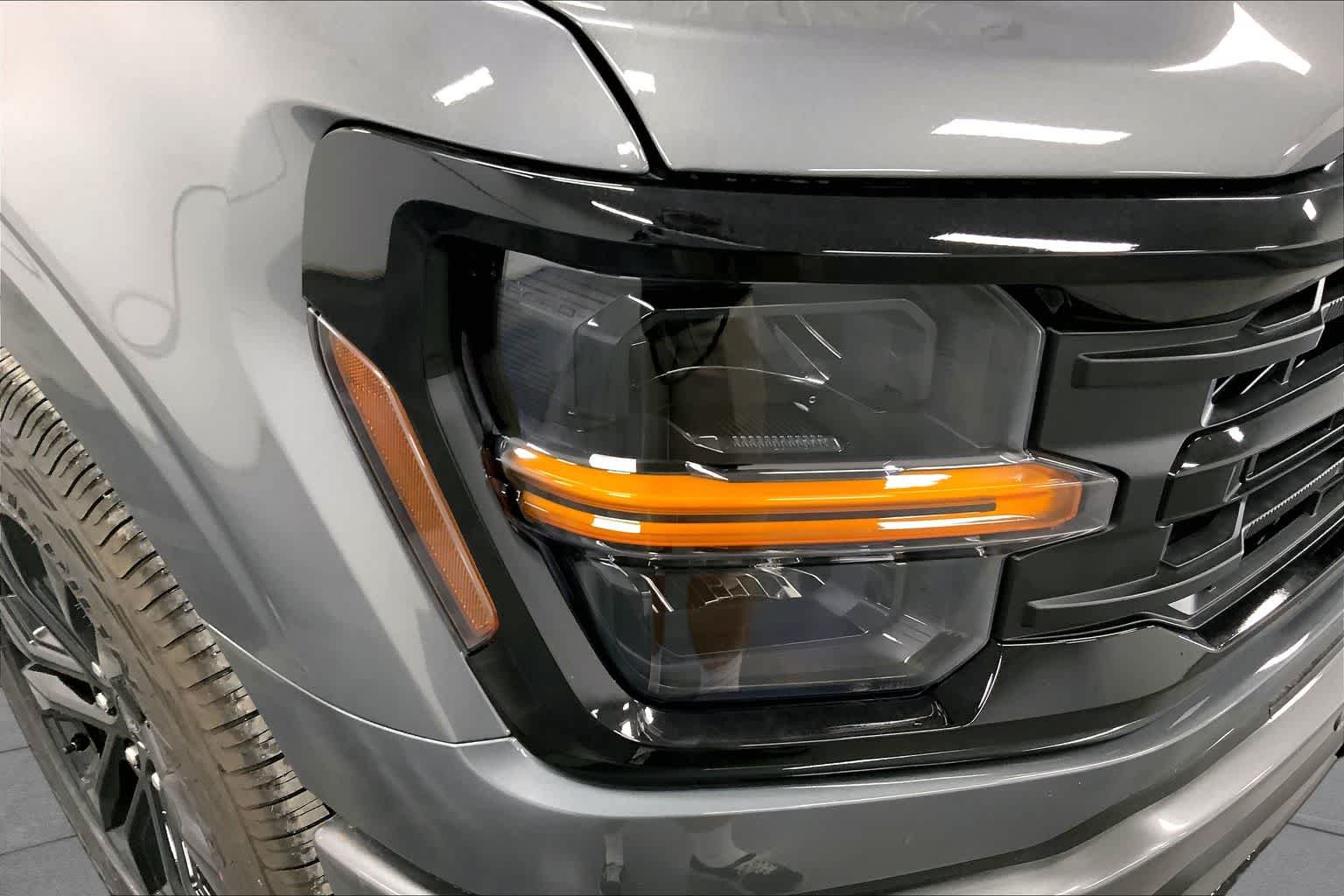 New 2026 Carbonized Gray Metallic Ford XLT image 13