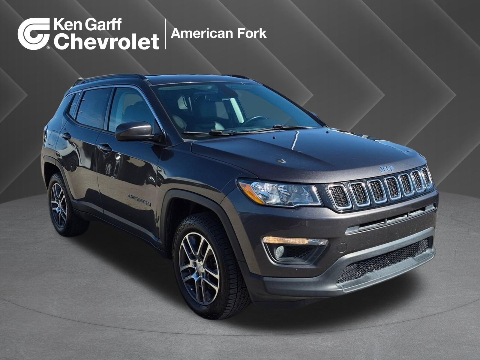 Used 2018 Granite Crystal Metallic Clearcoat Jeep Latitude image 1