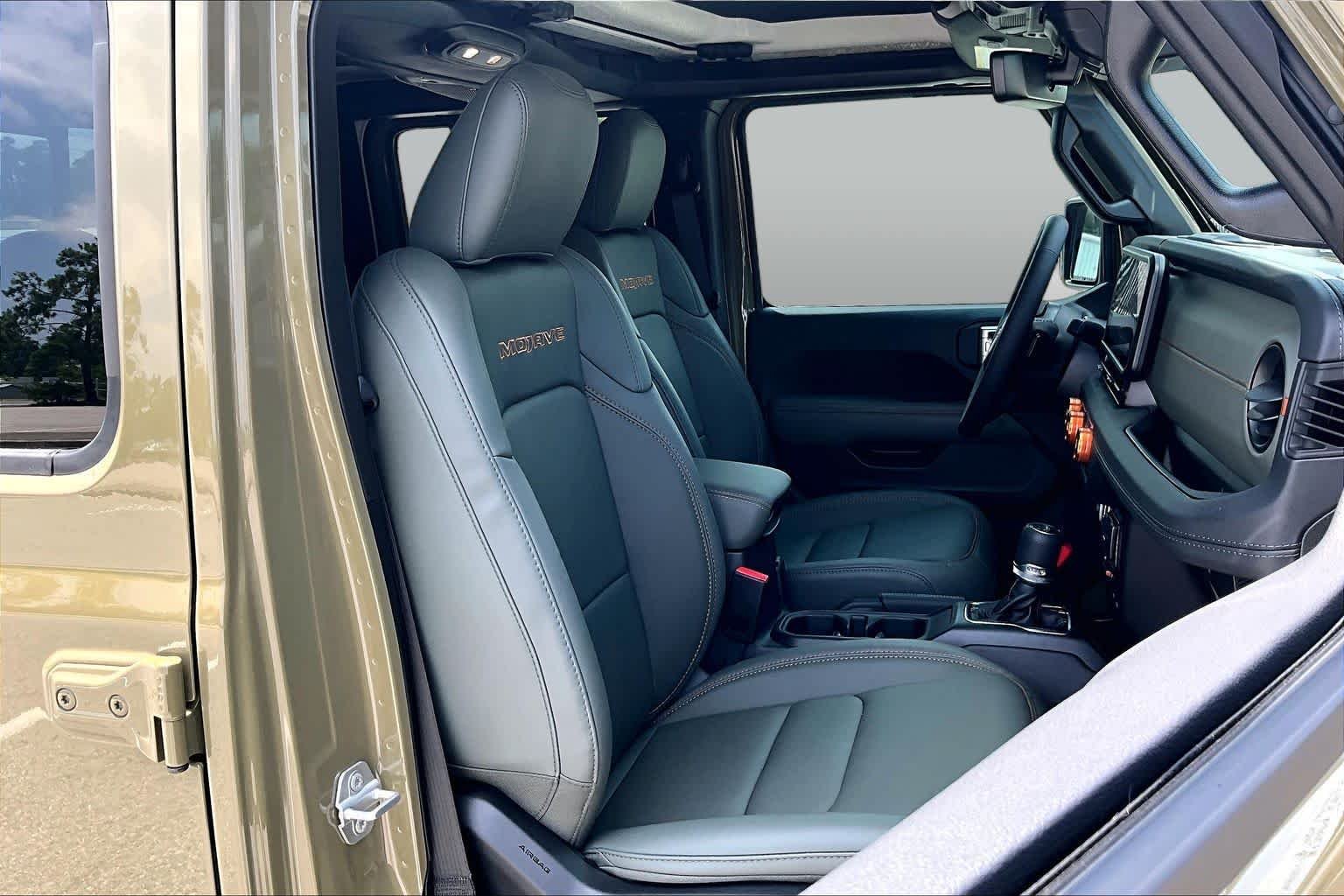 Used 2025 41 Jeep Mojave X image 9