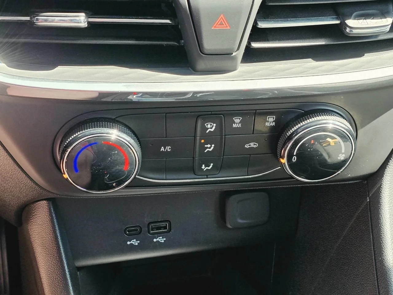 Used 2025 Summit White Buick Preferred image 16