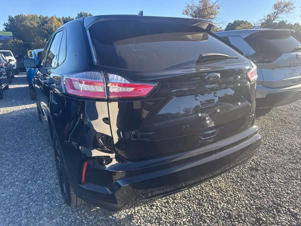 Used 2024 Black Ford SE image 4